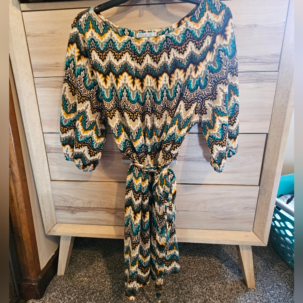 Casual Black and Yellow Sheath Dress with 3/4 Dolman Sleeves